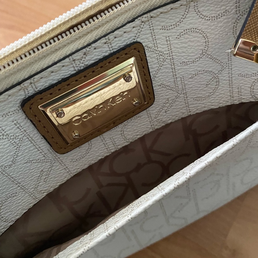 Calvin Klein Small Crossbody - Picture 3 of 4
